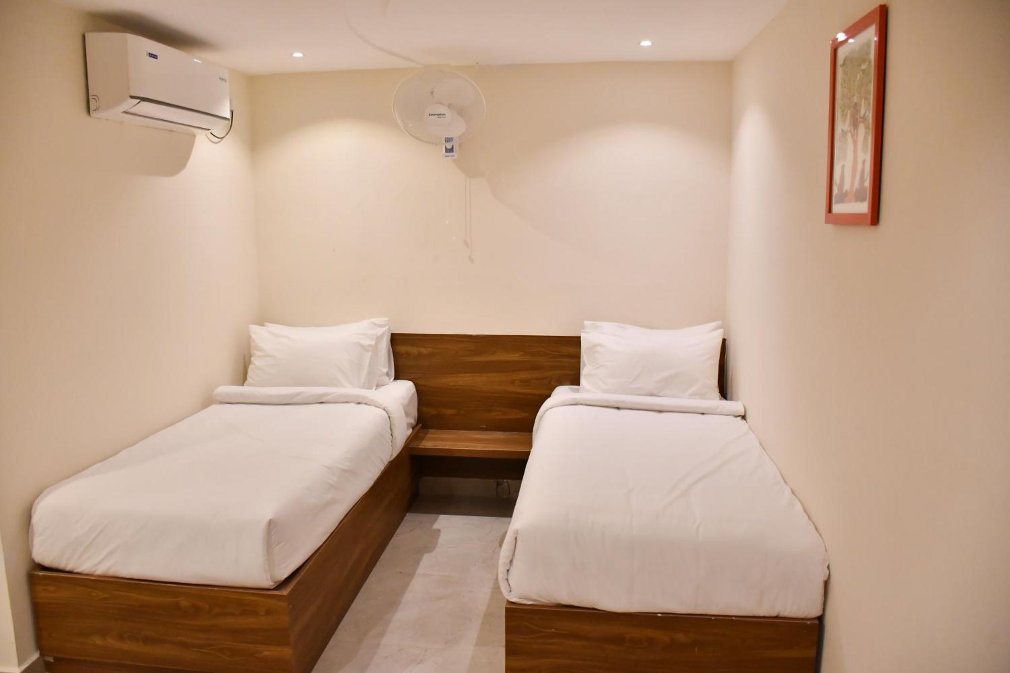 Hotel Dhruv Elite And Banquets Hajdarabad Zewnętrze zdjęcie