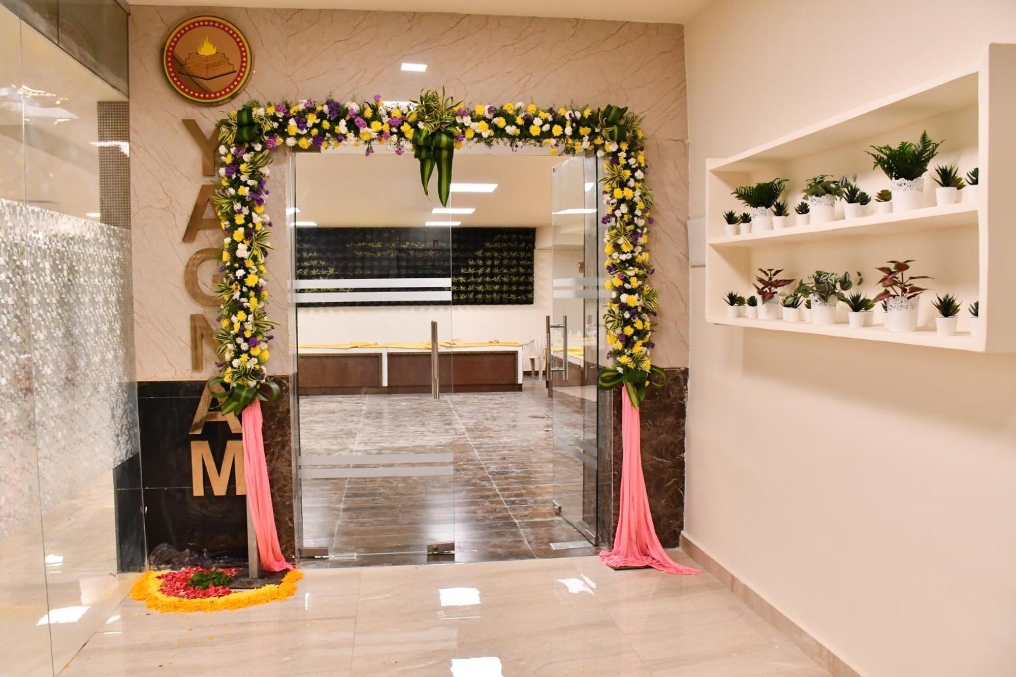 Hotel Dhruv Elite And Banquets Hajdarabad Zewnętrze zdjęcie